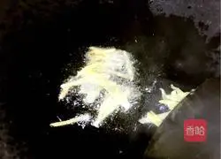 Illustration of how to make garlic and spicy stir-fried twice-cooked pork 5