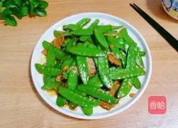 Illustration of how to make fried snow peas with meat 16