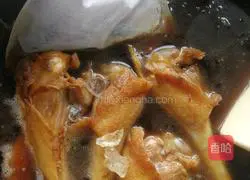 Illustration of how to make duck legs with fragrant sauce 9