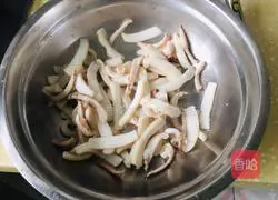 Illustration of how to make shredded squid with pepper 3