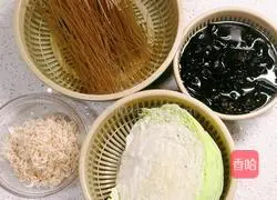 Illustration of how to make fungus and shrimp skin filling 1