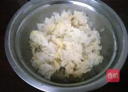 Red dates rock sugar and white fungus Illustration of how to make lotus seed soup 3