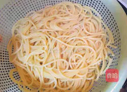 Illustration of how to make fried pasta 8