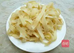 Illustration of how to make stir-fried spring cakes with cabbage and shredded pork 3