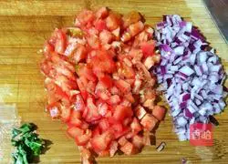 Illustration of how to make tomato and minced meat pasta 5