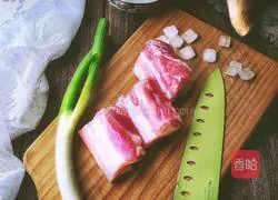 Illustration of how to make the fat but not greasy, fragrant, glutinous and crispy Dongpo Pork 2