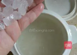 Illustration of how to make bird's nest, white fungus and lotus seed soup 6