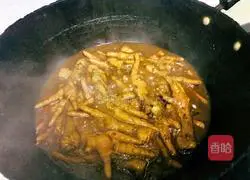 Illustration of braised chicken feet 11