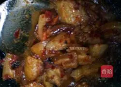 Illustration of how to make golden-wrapped twice-cooked pork 4