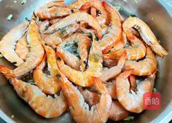 Illustration of Braised Prawns in Sauce 6