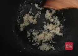 Illustration of how to make steamed scallops with garlic vermicelli 4