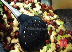 Sichuan - Illustration of how to make Kung Pao Chicken 16