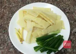 Illustration of how to make fried sea clams with sour bamboo shoots 4