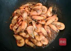 Illustration of how to make finger-sucking prawns with garlic and ginger 17