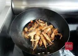 Illustration of how to make small yellow flower crispy fish 7