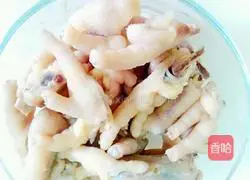 Secret Pickled Pepper Chicken Feet Illustration 10