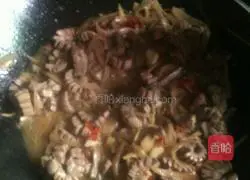 Illustration of how to make stir-fried kidney with sour radish 3