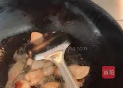 Illustration of how to stir-fry pork belly with dried celery 7