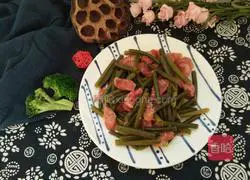 Illustration of how to make fried sausage with garlic moss 6