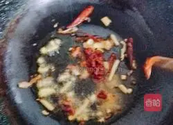 Dry Illustration of how to make stir-fried prawns 3