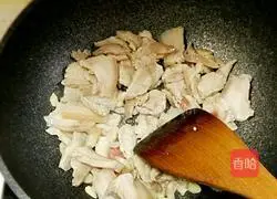 Illustration of the recipe of twice-cooked pork with garlic moss 4