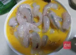 Illustration of how to make fried shrimps and eggs 3
