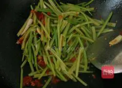 Illustration of how to make Sichuan fish-flavored shredded pork 4