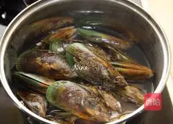 Spanish paella Illustration of how to do it 1