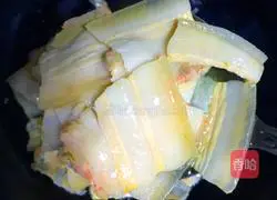 Illustration of how to make red pepper and green twice-cooked pork 7