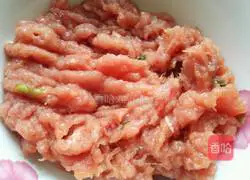 Illustration of how to make fresh duck rolls in Wuxi 4