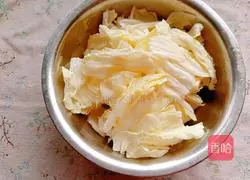 Illustration of how to make cabbage stewed with dried eels 3