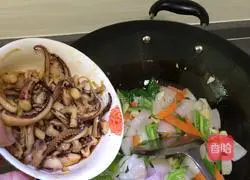 Illustration of how to make spicy squid tentacles 12