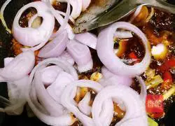 Illustration of how to make spicy crayfish with shrimp and eggs 8