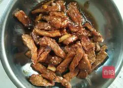 Illustration of how to make sweet and sour lean pork 4