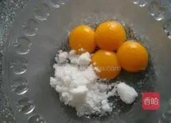 Illustration of how to make a small cream cake 2