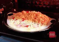 Illustration of how to make bacon, potato and rice pizza 12