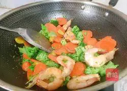 Illustration of how to make fried shrimps with broccoli, carrots 18