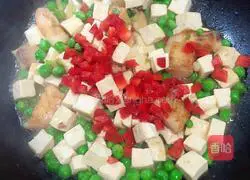 Illustration of how to make pan-fried fish fillets and braised tofu 15