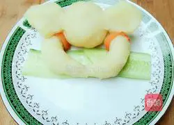 Illustration of how to make cartoon animal mashed potatoes 6