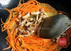 Illustration of how to make fried pork with shredded radish 5