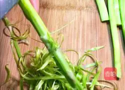 Illustration of how to make asparagus, cheese and bacon rolls 1