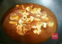 Lotus root red braised pork knuckles Illustration of how to do it 8