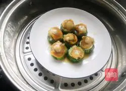 Illustration of steamed scallops with loofah 16