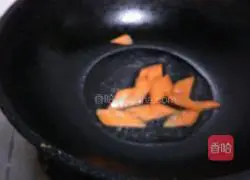 Illustration of how to make non-spicy twice-cooked pork 5