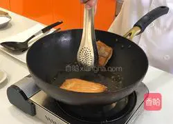 Illustration of how to make pan-fried salmon 4