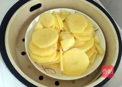 Illustration of how to make minced meat and mashed potatoes 2