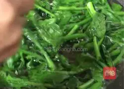 Illustration of how to cook Chinese sausage and kale sprouts 1
