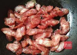 Stir-fried sausage with garlic moss Illustration of how to do it 3