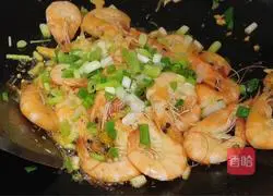 Illustration of how to make garlic-flavored shrimps 6