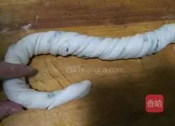 Illustration of how to make hand-torn biscuits 8